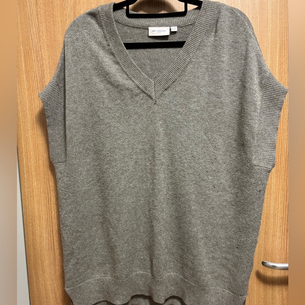 Carmakoma Taupe V-Neck Knit Top